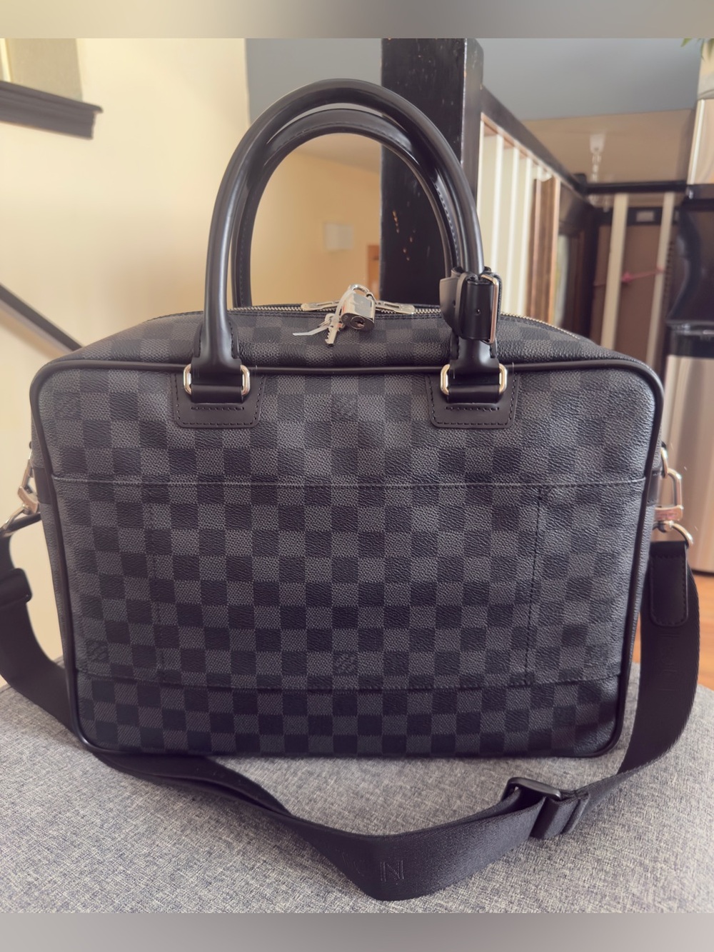 Louis Vuitton Graphite ICare - Picture 3 of 17